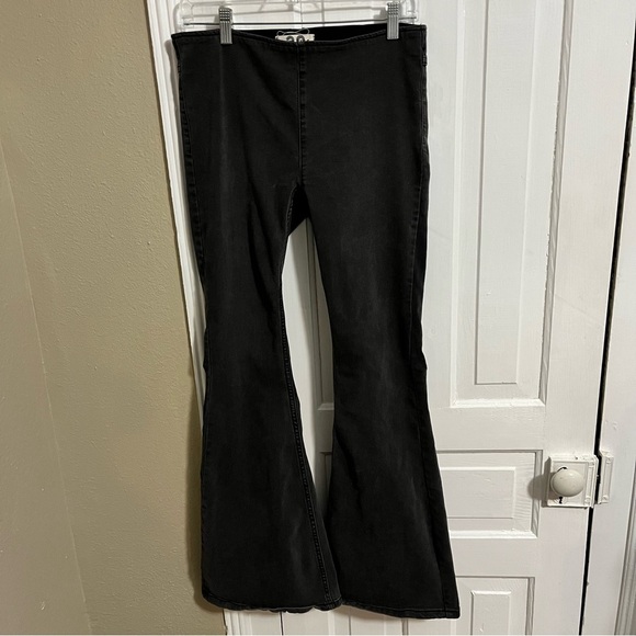 We The Free People Penny Pull On Flare Jeans Washed Black Size 29 Hippie 70s K - Picture 3 of 10